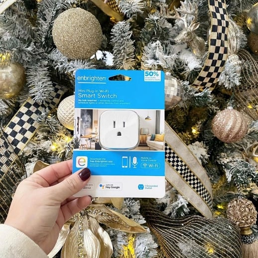 enbrighten-wifi-plug-christmas-tree-1